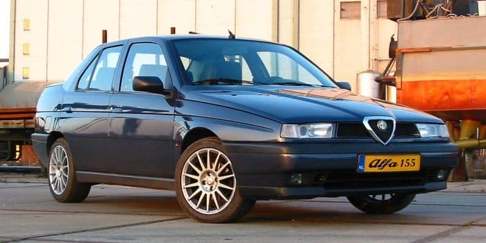 Alfa Romeo 155, Oldtimer 2022 Dieses Foto zeigt einen Alfa Romeo 155 - eines der Modelle, die 2022 zum Oldtimer werden.