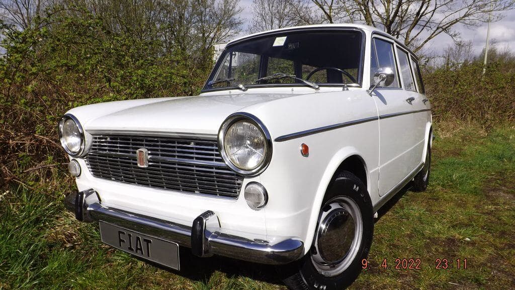 Dieses Foto zeigt den Fiat 1100 Familiale, einen Oldtimer aus dem Jahr 1965, der aktuell bei My Next Classic zum Verkauf angeboten wird. Sie finden hier einen liebenswerten Oldtimer, der einfach Spaß macht! Zuverlässig und alltagstauglich.