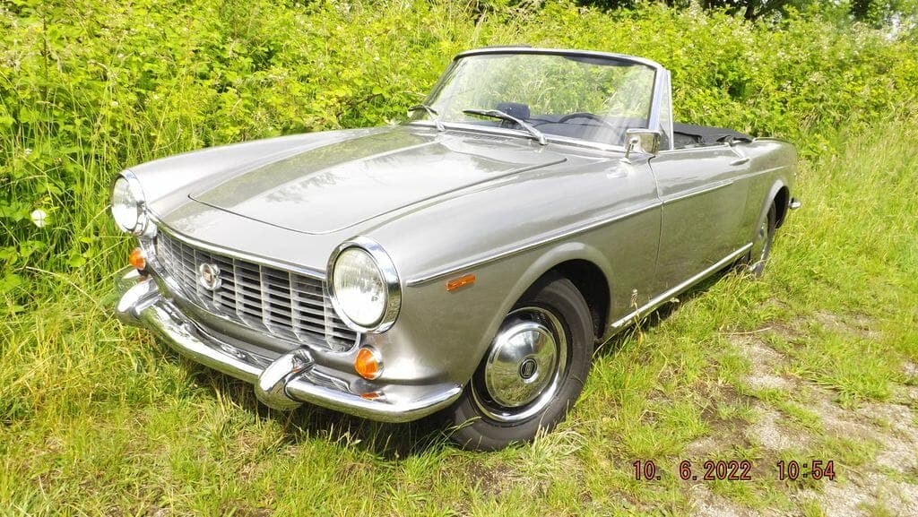 Dieses Foto zeigt den Fiat 1500, einen Oldtimer aus dem Jahr 1966, der aktuell bei My Next Classic zum Verkauf angeboten wird. Sie finden hier einen liebenswerten und schicken Oldtimer im technisch perfektem Zustand. Bieten Sie mit.