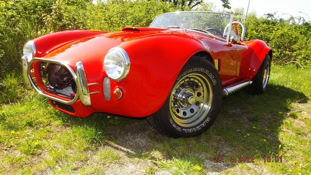 Dieses Foto zeigt die Cobra Phoenix, einen Oldtimer aus dem Jahr 1988, der aktuell bei My Next Classic zum Verkauf angeboten wird. Das Fahrzeug verfügt über einen frischen TÜV und wurde umfangreich restaueriert.